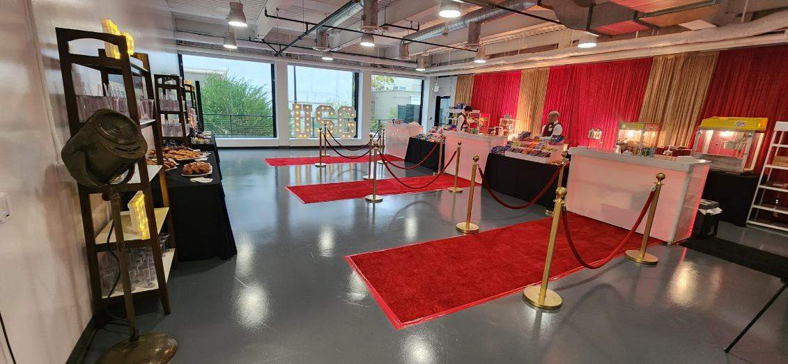 boyznthekitchen's tweet photo. Movie theater themed event at @nbcuniversal

#popcorn 🍿 #pretzel 🥨 #movietheater 📽 #events 🤵‍♀️ #catering 🍽  #boyzinthekitchen #food #catering #party 🎉  #nbcuniversal 🌎 https://t.co/cVni2ZwxPk