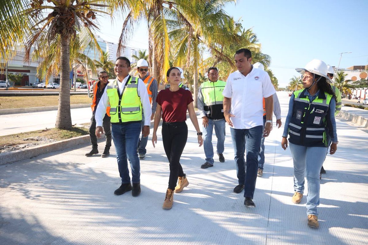 Alerta__QRoo's tweet photo. Con la gestiĂłn de la Gobernadora @MaraLezama y el Presidente @lopezobrador_ , #CancĂșn avanza hacia un futuro mejor.
La obra del Blvd Colosio ya llegĂł a la Av. Tulum trayendo grandes beneficios para la ciudad y su economĂa. @anapatyp
#CancĂșn #BoulevardColosio #AvTulum https://t.co/3GiEvC4pfa