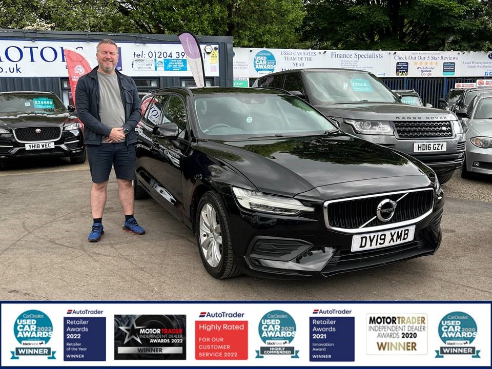 Del traveled to us from Kilmarnock today to collect his stunning new Volvo V60 from Jake!

Thank you for your business Del, it was great to meet you and have a safe journey back to Scotland!

#happymotoring #thankyou #newcarday