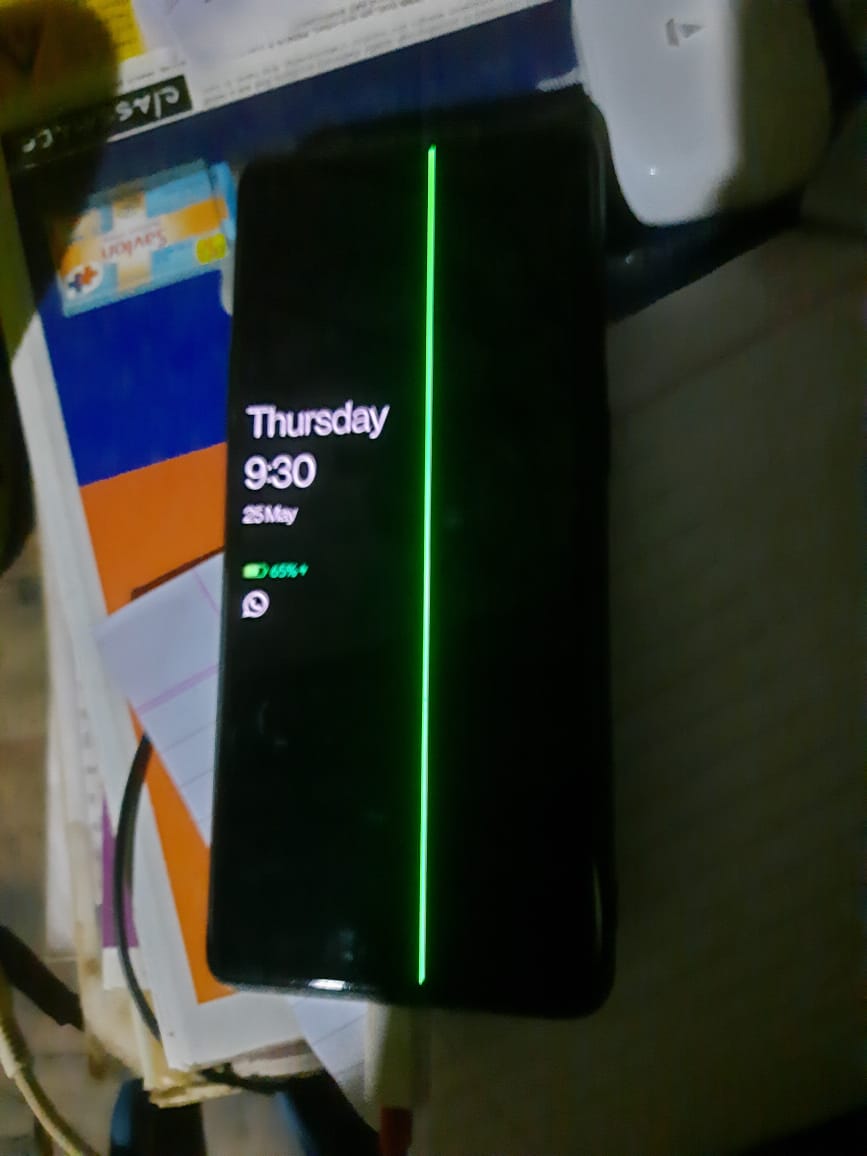 oneplus8pro's tweet image. @OnePlus_IN 
Ab Kiya kre after update sare OnePlus Mai problem AA Rahi hai 
Mera to phone bhi out of warranty hai #oneplusproblem #oneplusbekar