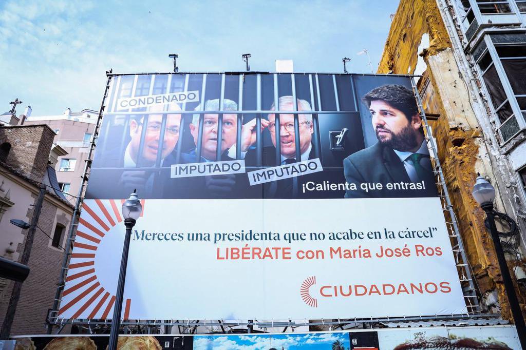 ReinaSonia's tweet photo. Viendo las detenciones en Murcia por la compra de votos y recordar el realista cartel de campaña de @MJoseRosOlivoCs que corrieron a denunciar PP y PSOE, es inevitable. Cuánta razón tenemos y cuánto temen a CS por no ser corruptibles https://t.co/gsVQCAVxKP