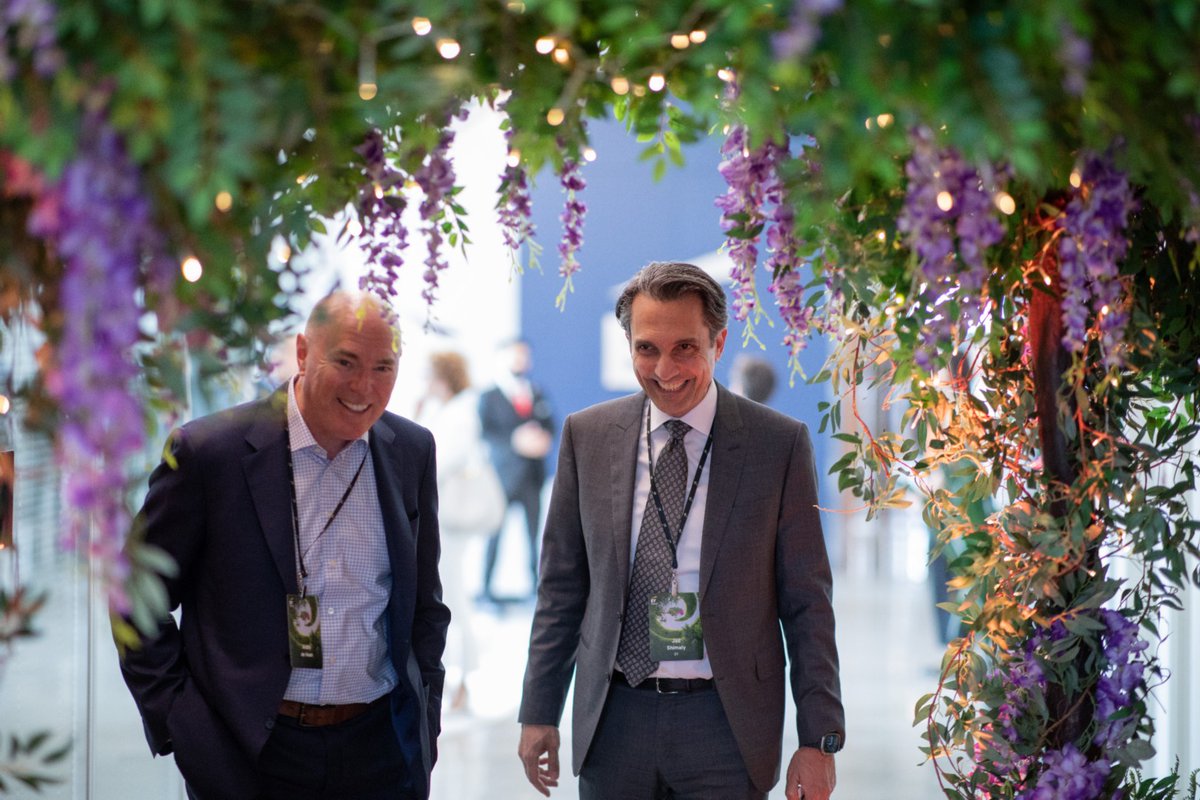 EYCanada's tweet image. En tant que membre de la communauté des anciens, vous occuperez toujours une grande place dans nos cœurs. 💛 Faites défiler pour voir les photos des événements tenus durant la semaine des anciens la semaine dernière! 

#EYCanada #AlumniWeek