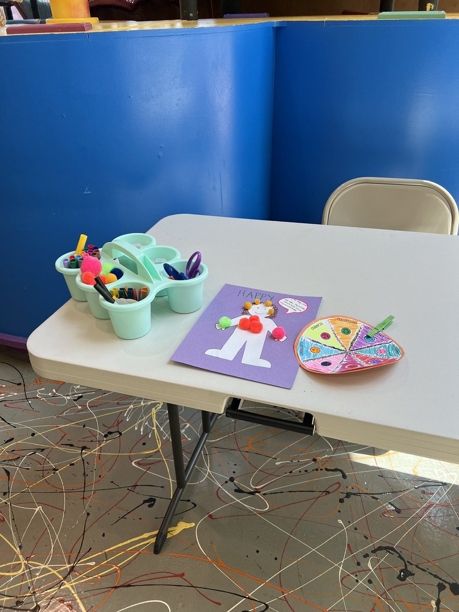 UMass_SEED_Lab's tweet photo. The SEED Lab is at the Holyoke Children’s Museum right now! Stop by to learn more about our studies and to make a fun craft!! https://t.co/N55b1xgMO0