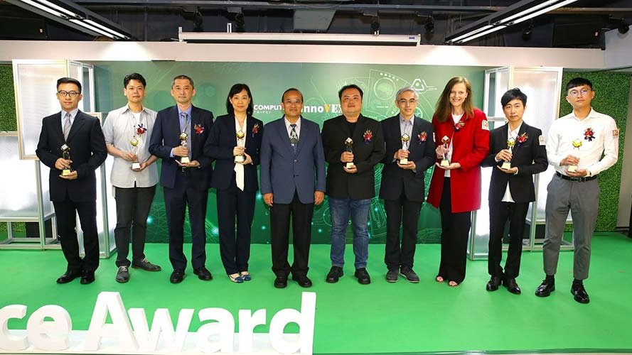FroreSystems's tweet photo. We are honored that #AirJet Mini was announced as the ‘Golden Award’ winner at the Best Choice Awards by #COMPUTEX. Thank you for recognizing #AirJet's innovation, functionality, and market potential and the impact we are making in consumer electronics. #Innovation #Technology https://t.co/zRqMGEM4Ks