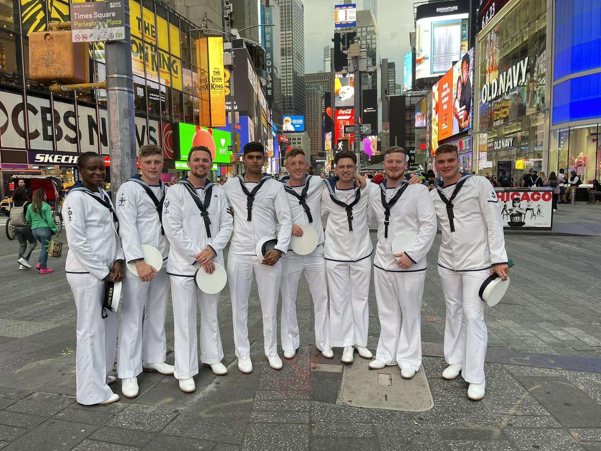 HMSScottRN's tweet photo. Ashore in the Big Apple! 🍎🗽🇺🇸

@FleetWeekNYC @UKinUSA @UKdefUS @RoyalNavy #GreatScott #FleetWeekNYC https://t.co/f9CqsYBovZ