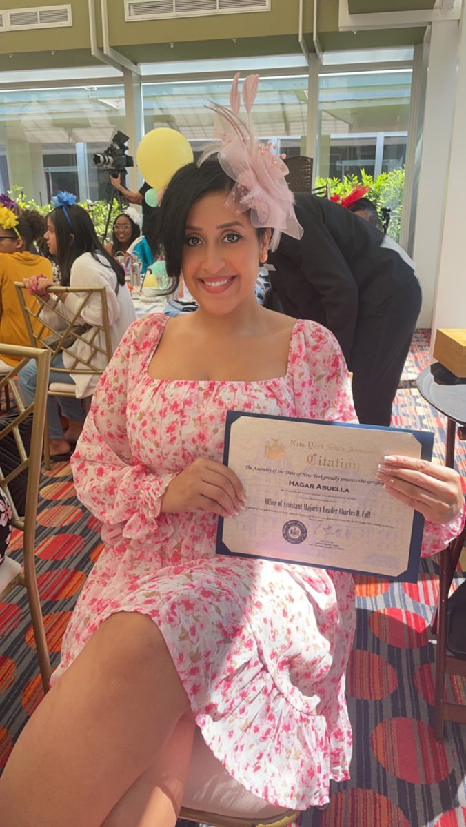 With the Queens @TottenvillehsI @DrMarionWilson ty for my wonderful award! No better way to end the year than a Tea Party 💜 #Hightea #Etiquette #Class @MSKSID31