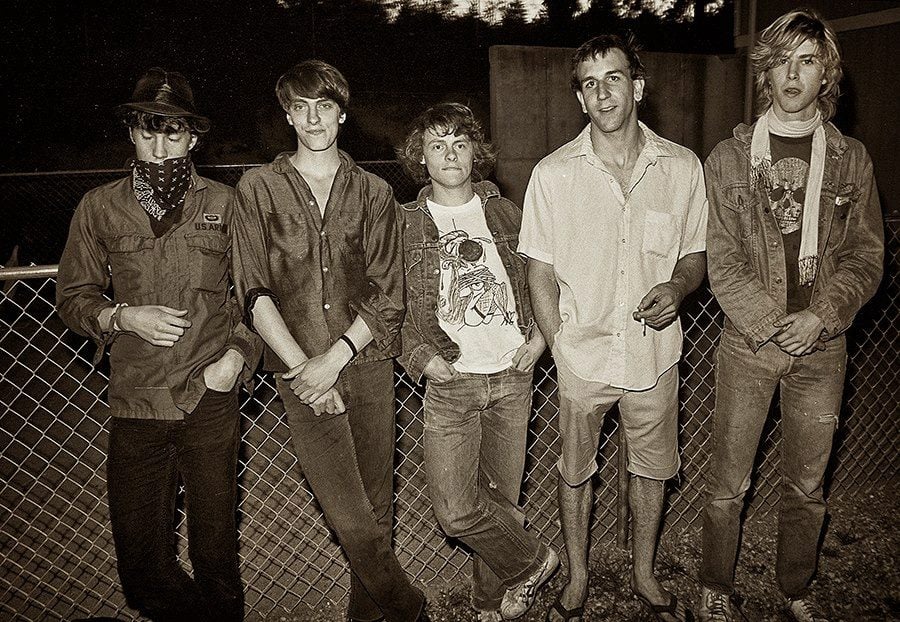 DuffMckaganArg's tweet photo. Killer pic #PaulSolger #DaveGarrigues #BlaineCook #GregGilmore @DuffMcKagan in a momentary & transitional formation of #TenMinuteWarning.
Late 1982 at #KidDome #Seattle.
Marty Perez ๐ธ
#DuffMcKagan #10MW #Earlydays #Seattlerock #Seattlescene #Music #Rock #Punkrock https://t.co/KYvIAX4Dhj