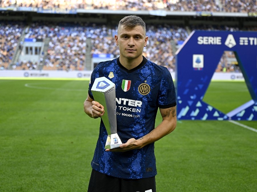 So, along with his Scudetto, Euro's, 2x Coppa Italia and 2x Supercoppa medals, Barella has:

-Serie A Midfielder of the Season
-4x Serie A Team of the Season (in a row)
-Ballon D'Or Nominee
-Multiple time UCL Man of the Match awards