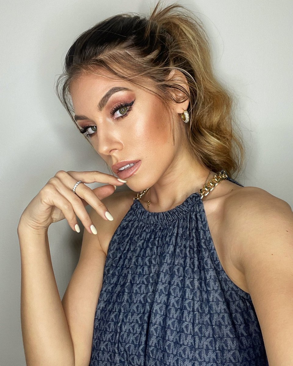 <a href="/ErikaBarbato/">Erika Barbato</a> bel make up, 🔝 ti rende 
ancor più splendente! 🔆