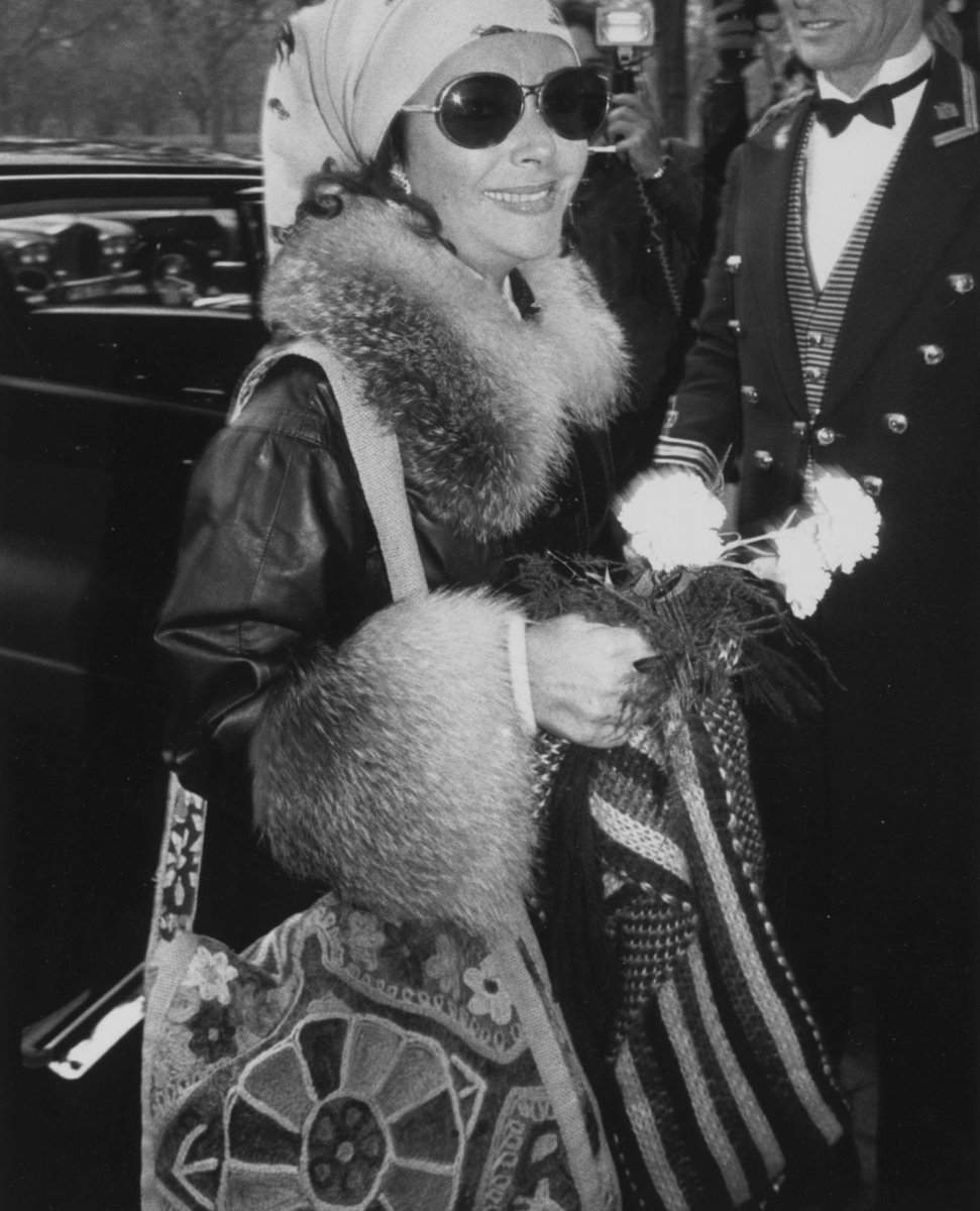 ElizabethTaylor's tweet photo. Elizabeth always had the perfect purse for every occasion! Which one are you pulling inspiration from for your next look?
#ElizabethTaylor #Fashion #FashionInspo #Syle #Purse #Glam #OldHollywood https://t.co/9ZXticjoCu