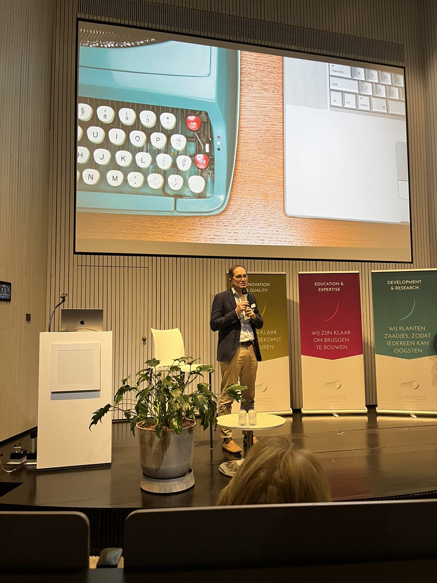 Louis Van Slambrouck (@lvslambrouck) on Twitter photo The new normal - de invloed van #data📈en technologie🦿🦾
<a href="/hinssen/">Peter Hinssen</a> tijdens de lancering van #thegreenhouse <a href="/azgroeninge/">az groeninge</a> The new normal - de invloed van #data📈en technologie🦿🦾
<a href="/hinssen/">Peter Hinssen</a> tijdens de lancering van #thegreenhouse <a href="/azgroeninge/">az groeninge</a>