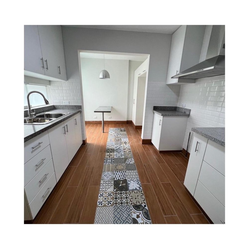 AngelZBP's tweet image. ALQUILER dúplex 139m2 primer piso SURCO
2 dormitorios + estudio + sala de estar + 2 cocheras frente a parque privado
Alquiler 4,500 Soles
Mantenimiento 660 Soles
Jr. Madreselva - Surco
más informes 📲 953 708 104
#alquileres #SantiagodeSurco #duplexenalquiler #angelzegarraballon