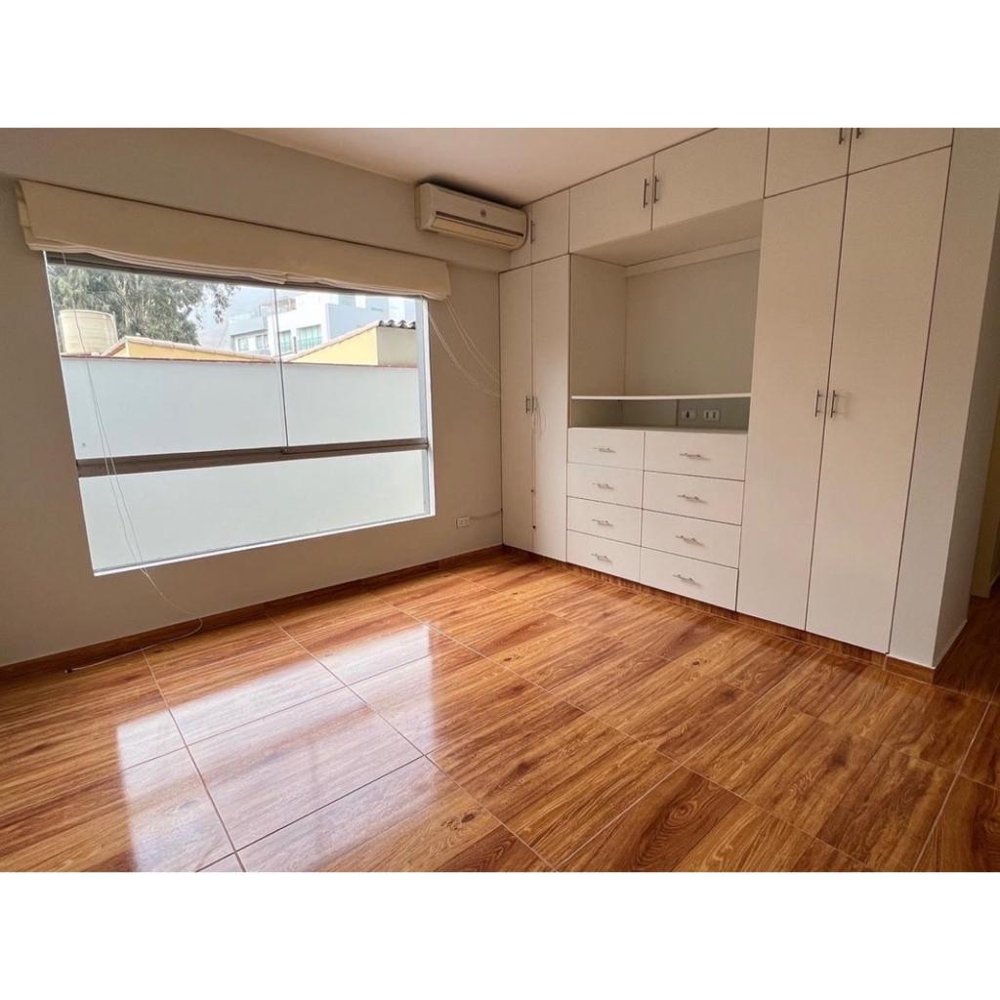 AngelZBP's tweet image. ALQUILER dúplex 139m2 primer piso SURCO
2 dormitorios + estudio + sala de estar + 2 cocheras frente a parque privado
Alquiler 4,500 Soles
Mantenimiento 660 Soles
Jr. Madreselva - Surco
más informes 📲 953 708 104
#alquileres #SantiagodeSurco #duplexenalquiler #angelzegarraballon