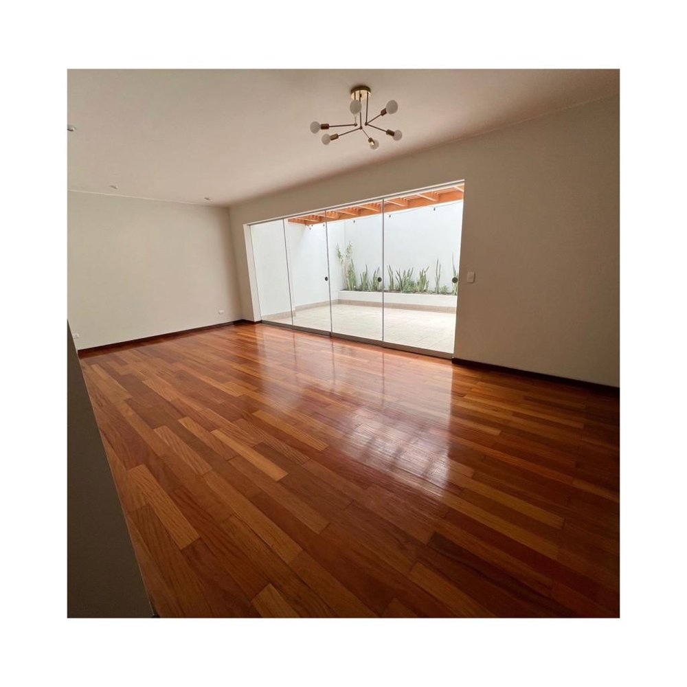 AngelZBP's tweet image. ALQUILER dúplex 139m2 primer piso SURCO
2 dormitorios + estudio + sala de estar + 2 cocheras frente a parque privado
Alquiler 4,500 Soles
Mantenimiento 660 Soles
Jr. Madreselva - Surco
más informes 📲 953 708 104
#alquileres #SantiagodeSurco #duplexenalquiler #angelzegarraballon