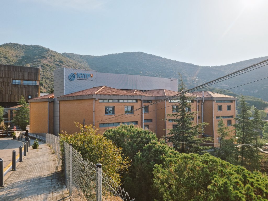 Nikki_CGraham's tweet image. Great week spent @Innate_IGTP  for the @MyeInfoBank @COSTprogramme STSM to optimise immunostaining for a #macrophage biomarker panel. Big thank you to Dr Maria Rosa Sarrias and @TonyPau05321718 for hosting us, organising the experiments and a delivering a fantastic symposium.