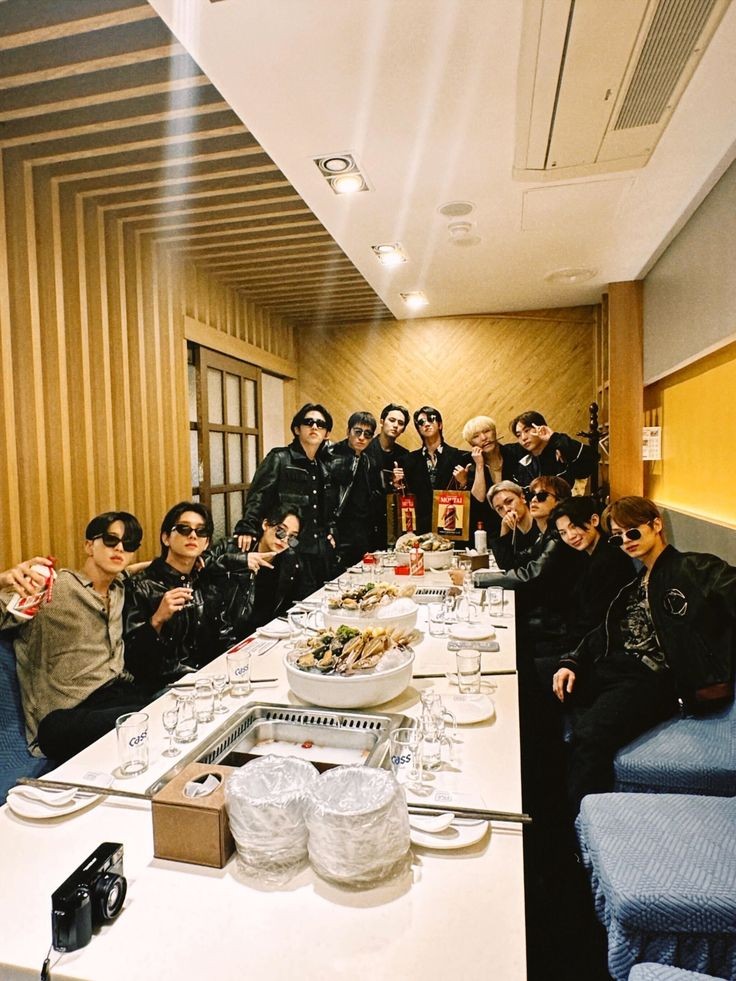 scoupse88's tweet photo. Happy anniversary bujangku sayang, senang sekali bisa menjadi bagian dri perjalanan karir kalian, lets happy and more happy day by day, lets see and meet each other this year💗😭🤍

SEVENTEEN 8TH ANNIVERYSARY! 
#팀세븐틴_보고올랐지_8주년까지 
#SEVENTEEN_To_8finity @pledis_17 https://t.co/nK2KCH0KR2