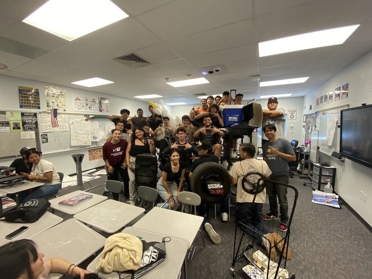 M_Juarez25's tweet photo. Anything but a backpack day at HHS! Class of 2023 is ready for a cookout! @ClintISD #ScorpionStrong https://t.co/3boneV2PaC