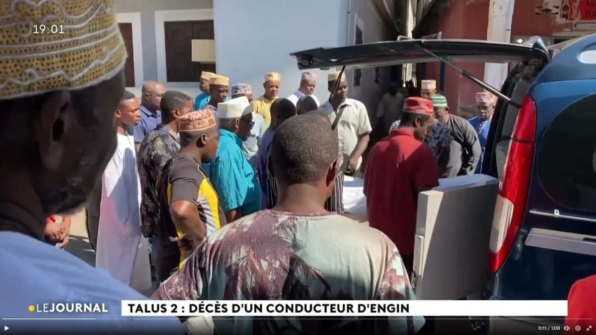 PierreMFr3's tweet photo. M. Madi, qui n’avait que 47 ans, est décédé dans la nuit de mardi à mercredi, plongeant ses proches dans la stupeur.
L’homme s’était beaucoup engagé dans les recours vs la destruction de #Talus2.

Mercredi midi, il était enterré par tout le village, qui a marché en procession… https://t.co/EuwU2zZzP9