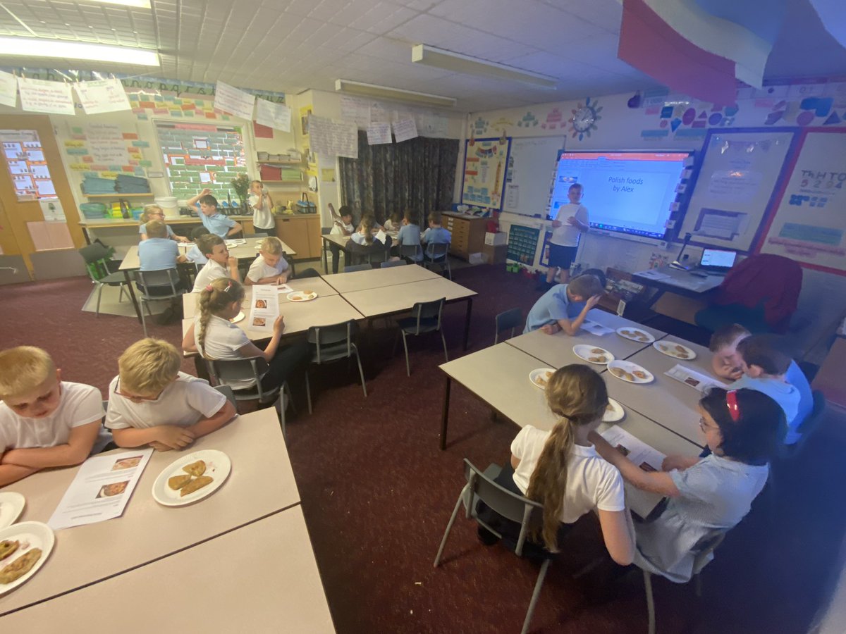 NormantonCommon's tweet photo. During the pierogi cooking, the rest of the Brownlees were treated to something unique. Well done to our two presenters, who confidently taught us about their native countries. There was a jazzy PowerPoint, great information and a tricky quiz 👏🏼 #activecommunicators https://t.co/NHuHD3thK9