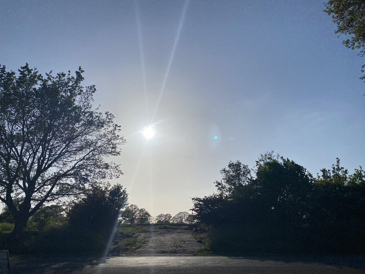 rtavest's tweet photo. Dat heet fenomenologie, en een feit is dat de zon onder gaat. https://t.co/D0zMcZdVzp
