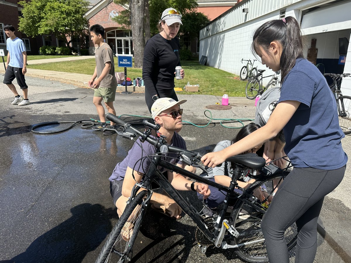 #StMarkers spent the morning learning how to properly clean and degrease bikes. In the 'Tour de Mass' course, students will learn about the history of cycling, the basics of bike maintenance, and how to ride a road bike safely. 🚲 🦁 ⚙️ #smlionpride #smlearns #smlionterm