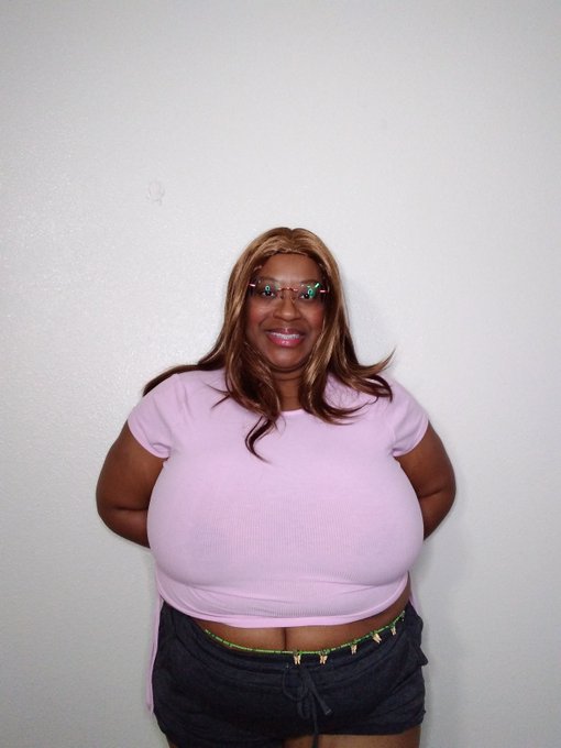 Happy Thursday. New post on Onlyfans. Going live on all platforms. #LinkInBio  #onlyfans  #cam https://t<a href="/tag/linkinbio"class="tags"><span>#linkinbio</span></a><a href="/tag/cam"class="tags"><span>#cam</span></a><a href="/tag/onlyfans"class="tags"><span>#onlyfans</span></a>