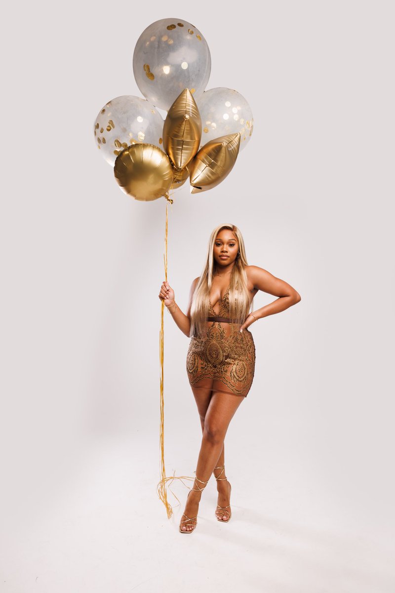 PrincessLasia__'s tweet photo. Happy birthday to me 🥳 #cheersto25 #goldenyear ✨ https://t.co/6Im39uwgHj