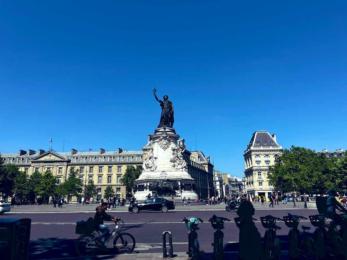 C'est la fin d'une belle journée, mais l’aventure continue ! 

Alors que le soleil (ne) se couche (toujours pas) sur Paris 😅, place à la détente. 

Quelle excellente journée , on a hâte de recommencer ! 🌃