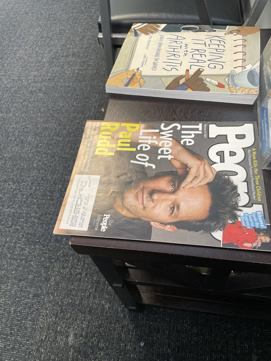 Keeping It Real with Arthritis book in the wild! Love seeing doctors support the book in person. 💙🙌🏻✨🙏🏻

#WritingCommmunity #booklovers #arthritis #amwriting