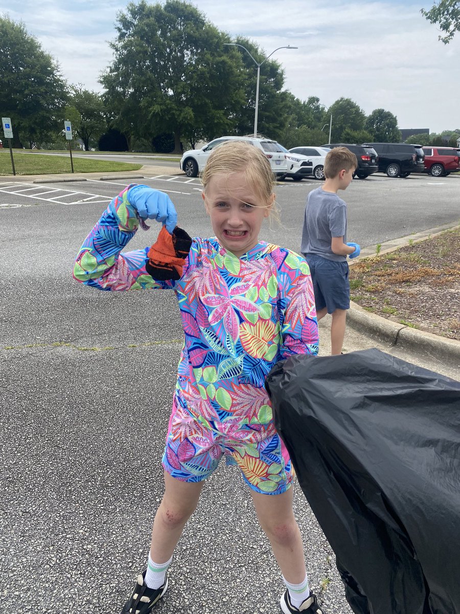 mcqueen4th's tweet photo. My fourth graders have been learning that kids can make a difference and they chose to organize a “Trash Pick up” event at our school and ball field! I’m so proud of them! @BESFirefly #funinfourth #dogood https://t.co/9wwoO6yf5P