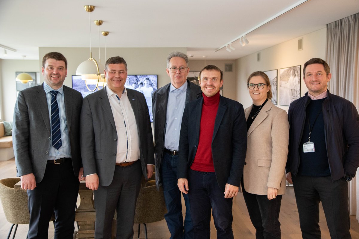 Ásmundur Einar Daðason, mennta- og barnamálaráðherra, kíkti í heimsókn í nýja þjónustumiðstöð UMFÍ í dag og ásamt fleirum úr ráðuneytinu.

Meira á umfi.is: umfi.is/utgafa/frettas…