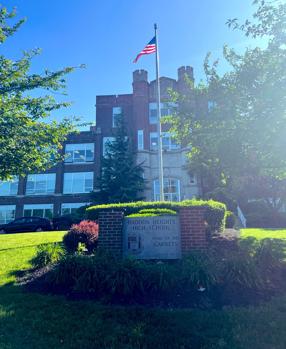 LPerlow's tweet photo. Such a lovely morning talking #schoolPR with dedicated educators in Haddon Heights! #CommsPlanning #CircleofCommunication #3HS https://t.co/akdAf90rbT