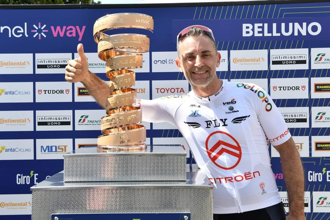 FLYCyclingTeam's tweet photo. 𝗦𝗧𝗔𝗚𝗘 𝟭𝟴 of #GiroE ⚡️
📍#Belluno - #ValDiZoldo
Che giornata ragazzi!
Una tappa pazzesca, che ha saputo regalarci grandi emozioni sia per il pubblico che abbiamo incontrato lungo la strada, sia per lo scenario mozzafiato delle dolomiti! ⛰️
#FlyCitroën
#LetsFlyAway https://t.co/bje0Lprnzy