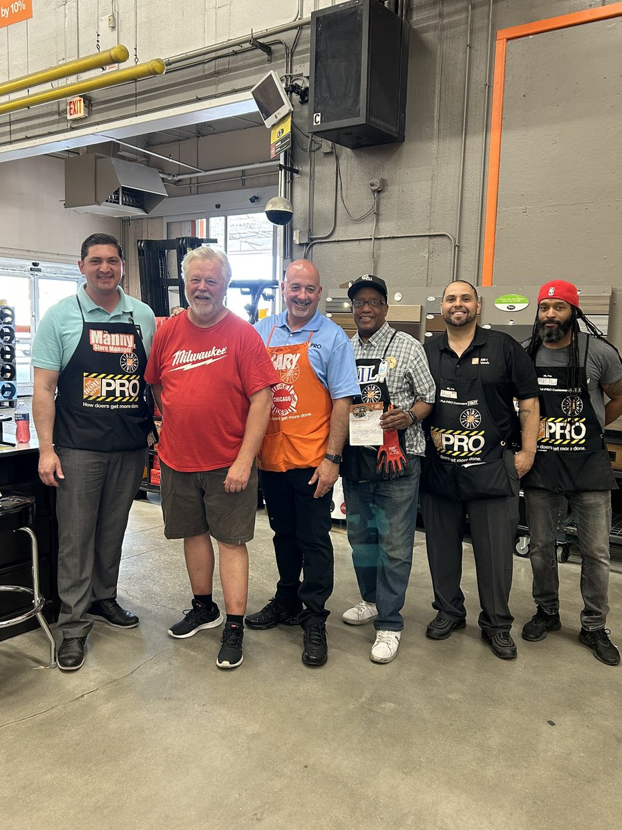 Congrats to Randy and Will from Pro! Always hungry always coming in on their day off and staying extra hours to sell! 
Well deserved and great honor to hand the badges with an unexpected visit form Gary. 
@LemmaTony <a href="/D65Hutch/">Gary Hutchinson</a> <a href="/MannyZ1961/">Manny</a>