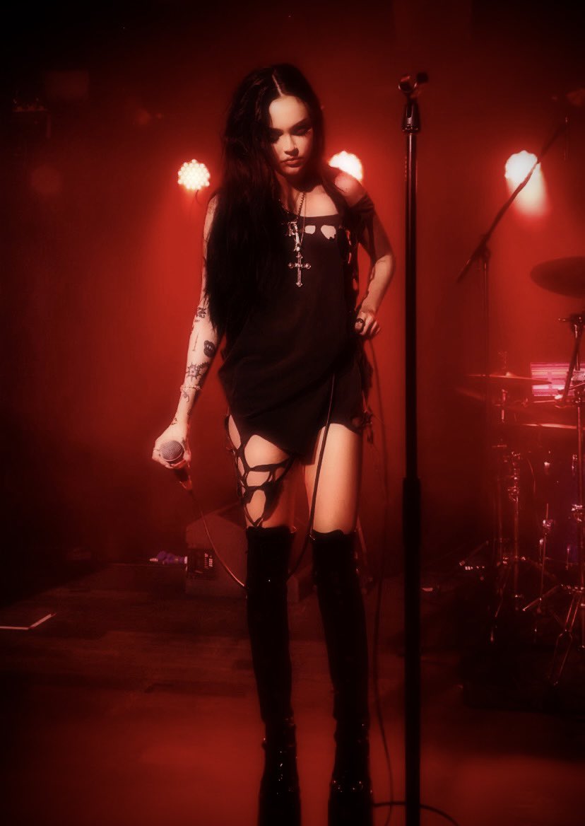 cuntison's tweet photo. had a little bit of fun with my pictures from last night #SPTManchester @MaggieLindemann https://t.co/9jrtHLEf0b