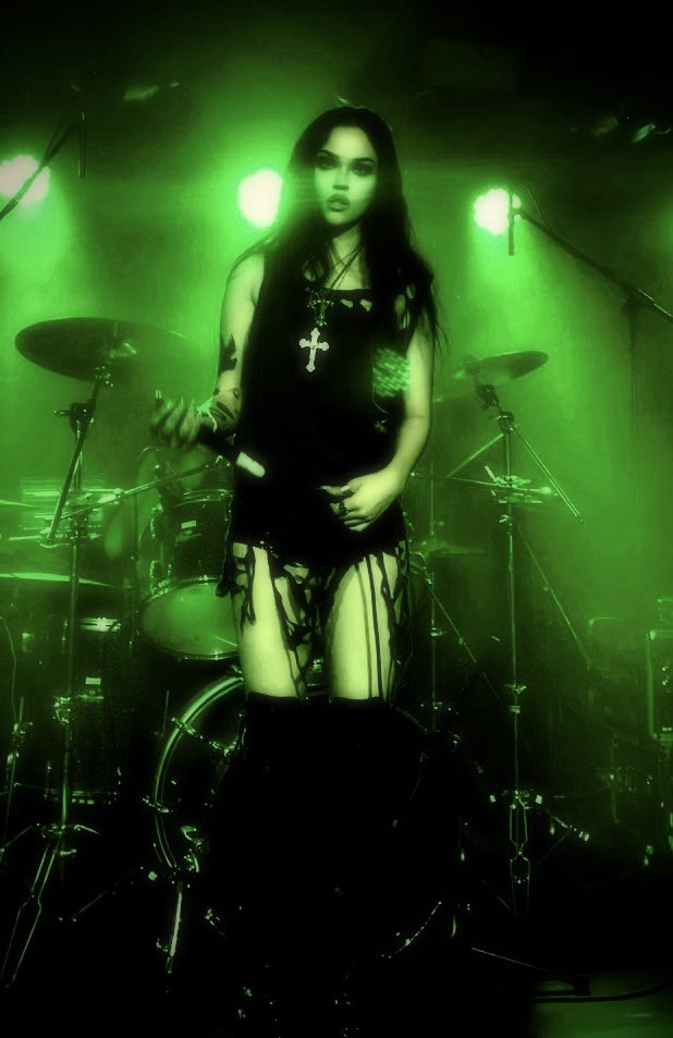 cuntison's tweet photo. had a little bit of fun with my pictures from last night #SPTManchester @MaggieLindemann https://t.co/9jrtHLEf0b