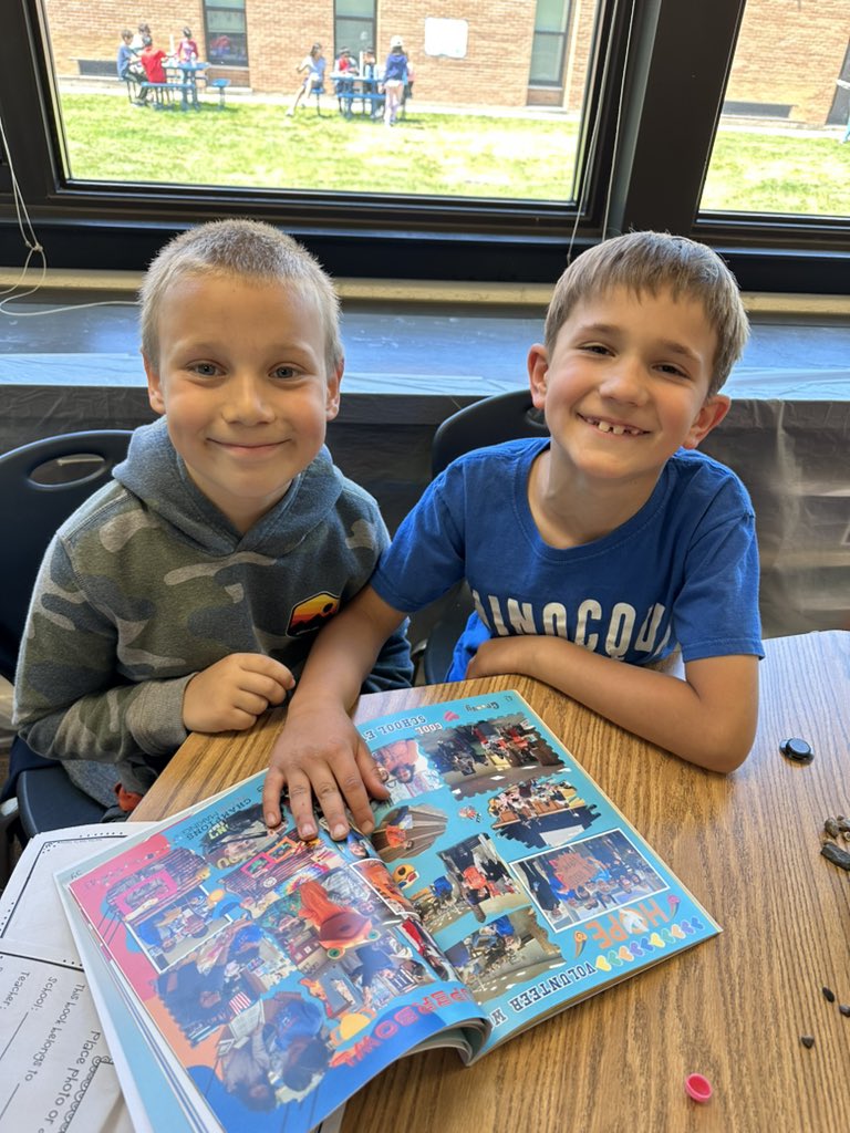 MrsKellyTwarog's tweet image. Y is for Yearbook day! #TeamCampi