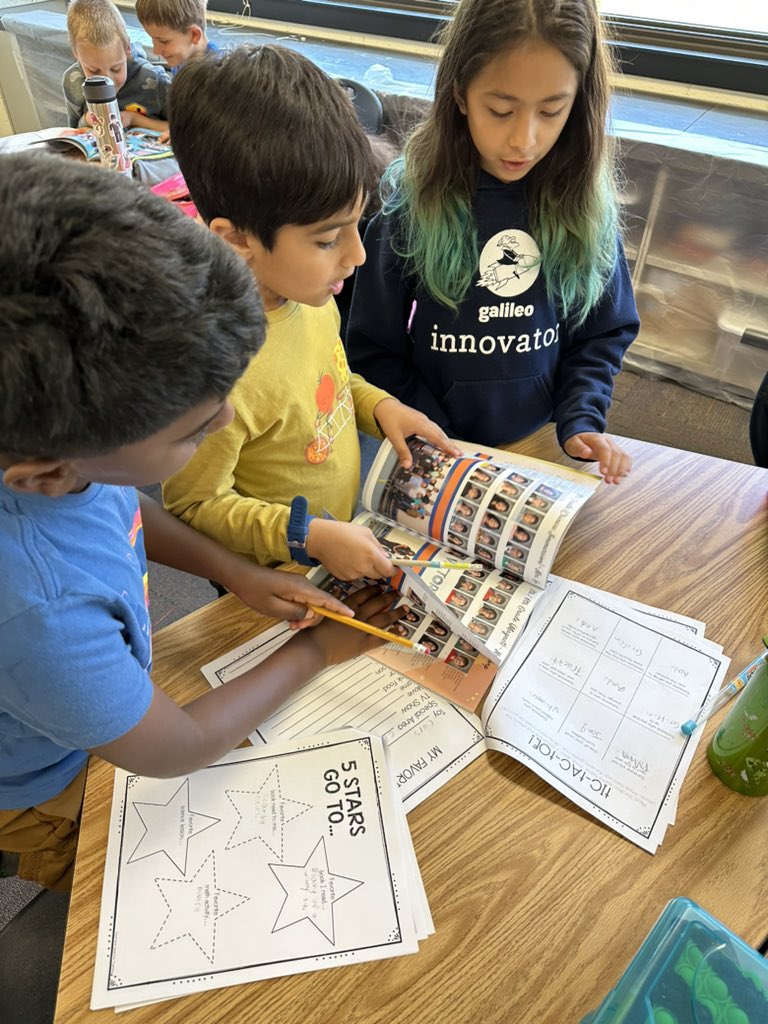 MrsKellyTwarog's tweet image. Y is for Yearbook day! #TeamCampi