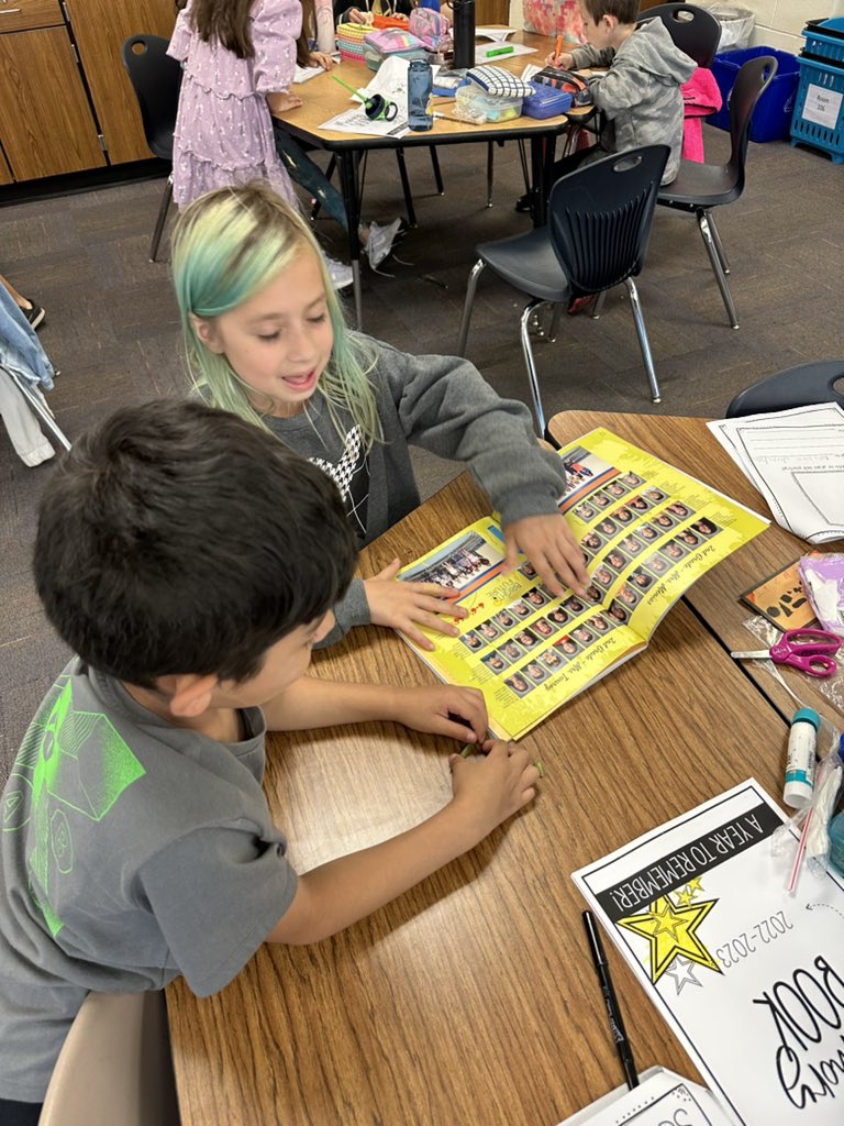 MrsKellyTwarog's tweet image. Y is for Yearbook day! #TeamCampi