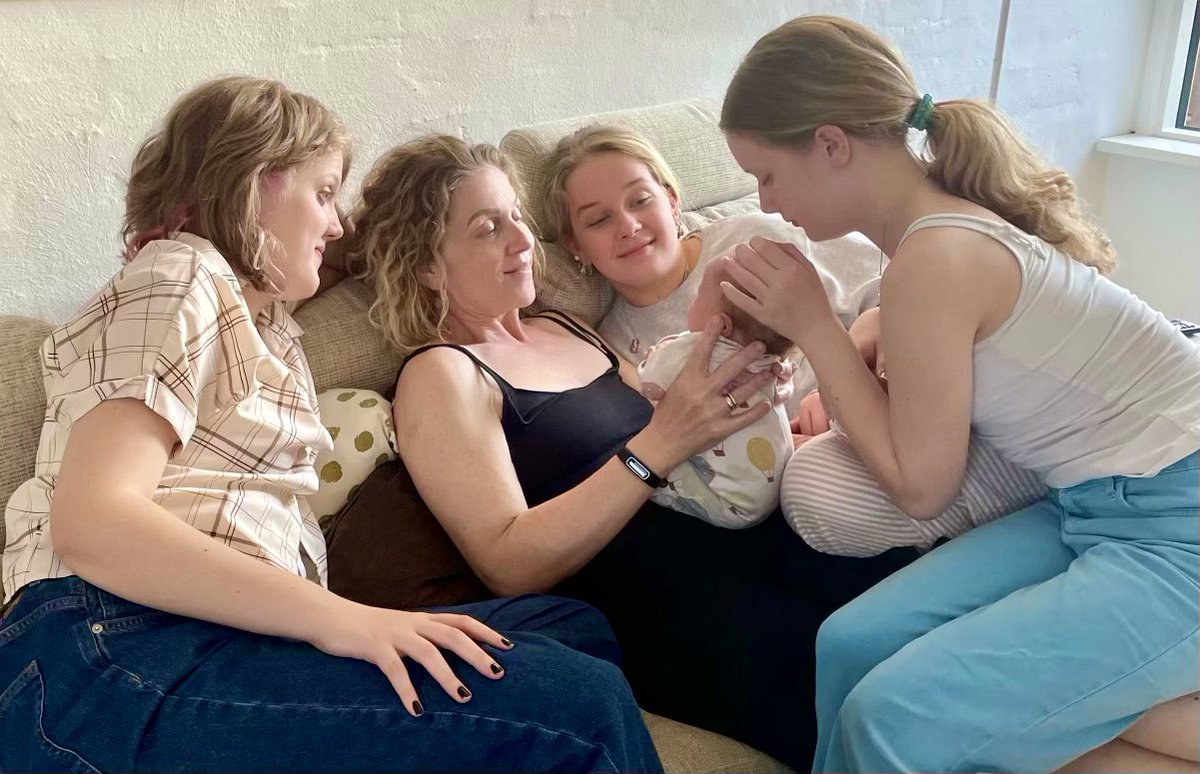 SaraMillerDK's tweet photo. Pictured: my sisters and mom ignoring me in favor of my baby. 🤪 [understandably so] https://t.co/icgsQXsszq