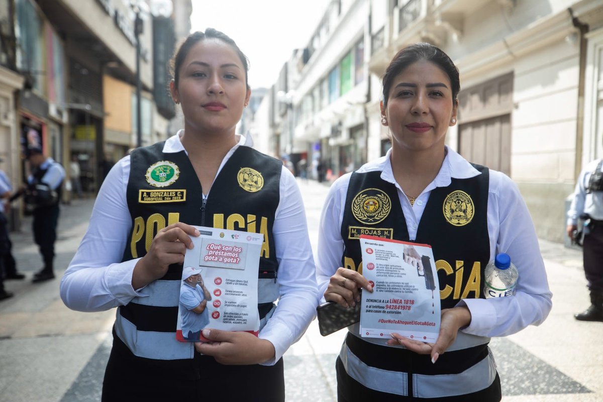 MuniLima's tweet photo. Junto al @MininterPeru y la @PoliciaPeru continuamos fortaleciendo una alianza estratégica para luchar contra los préstamos gota a gota en las zonas comerciales del Cercado; a fin de evitar más víctimas de extorsiones por parte de las mafias dedicadas a este negocio ilícito. https://t.co/DF0XEWSOka