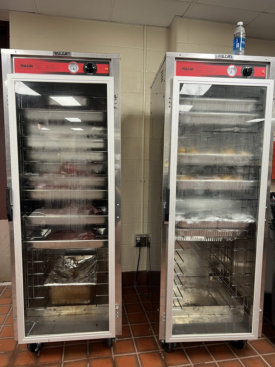 Lots of food, hot and ready. #catering <a href="/daveyhubb/">Chef Dave</a>
