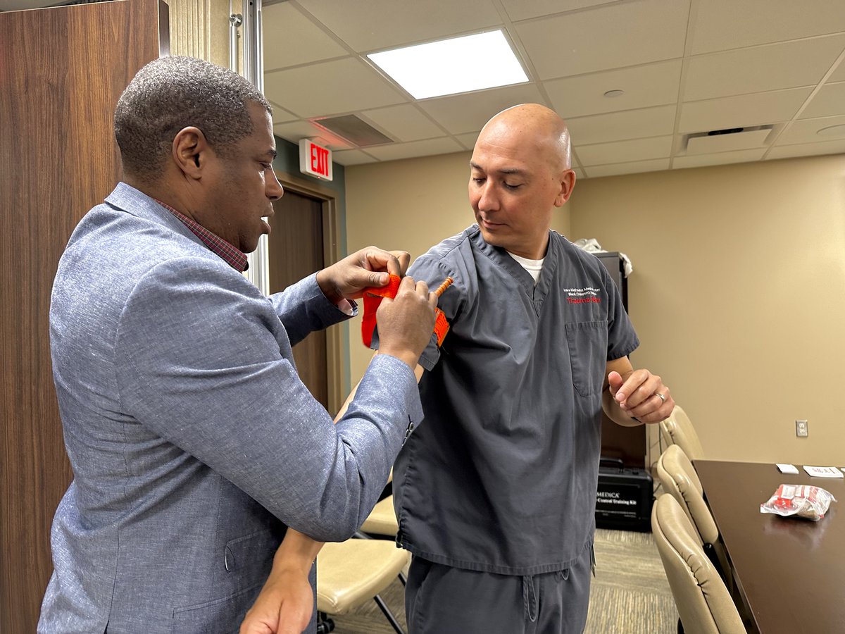 Today is National @acsSTOPTHEBLEED day. Such a pleasure to host Iowa legislators to tour @IMMC_Trauma and learn to save a life with #StopTheBleed! Look at @eddieandrews applying the tourniquet to @pelaez_trauma! @AndrewTRAUma @BethFuchsen