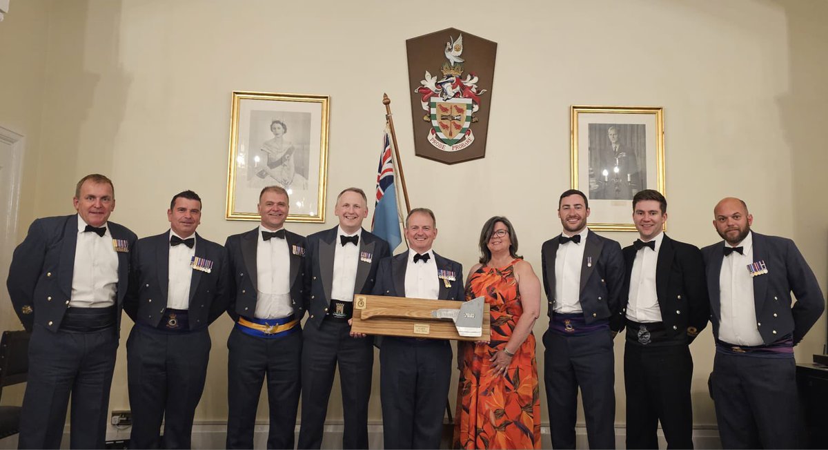 Last night I was honoured to join the JARTS leadership team to dine out their OC, Sqn Ldr Dom Marshall. Dom leaves the Service after an incredible 38yrs, including 17yrs with the @Official_REME . He has epitomised the core values of the @RoyalAirForce throughout his career.