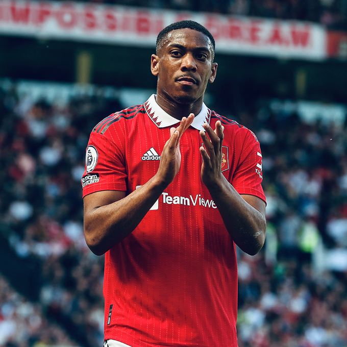 MUTV_GO's tweet photo. 🔜 Old Trafford 🏡

🔙 in red 📷🔴

more:📺📷@MUTV_GO  |  #MUTV_GO

#MUFC  |  #ManUtd | #MUNCHE https://t.co/ZPhUtm00cn