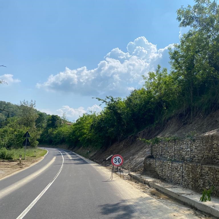 StradeAnas's tweet photo. #maltempo #EmiliaRomagna #25maggio
La #viabilità sulle strade #Anas
✅Riaperta #SS726 “Secante di Cesena” direzione Forlì
⚠️#SS65 “della Futa” aperta a Livergnano in fascia oraria 6-22
⛔️Chiusa #SS65 a Loiano dal km 76,400 al 72,600
La situazione ⤵️
https://t.co/vOkvl1CdT3 https://t.co/BzG9263SOt