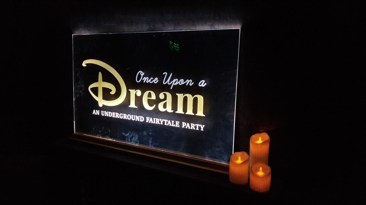 Evilviolettabel's tweet image. วันนี้ไป #onceuponadream ปาร์ตี้มาที่ #philtration เพลย์ลิสสนุกมาก นอกจากดิสนีย์ดัง ๆ แล้วเราชอบที่ร้องเพลงจากฉบับบรอดเวย์ด้วย หาฟังสด ๆ ในไทยยากและฟังได้ในงานนี้ คุณมายด์กับคุณวินสมดีกรีนักร้องมิวสิคัลสายประกวด เอเนอจี้ล้น พลังมาเต็ม เป็น 2 ชม.ที่เต็มอิ่มจุใจ เครื่องดื่มก็ฟินสุด