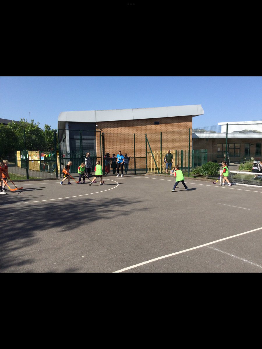 MissWinnardSTM's tweet image. It was so nice to watch the year 2s take part in a hockey tournament yesterday🏒🥅

Well done to everyone who took part. You all did amazing! #STMPE @MissODonnellSTM @MissByrneSTM