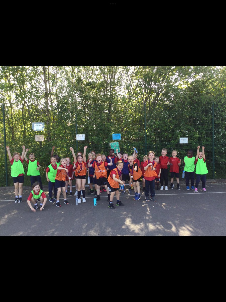 MissWinnardSTM's tweet image. It was so nice to watch the year 2s take part in a hockey tournament yesterday🏒🥅

Well done to everyone who took part. You all did amazing! #STMPE @MissODonnellSTM @MissByrneSTM