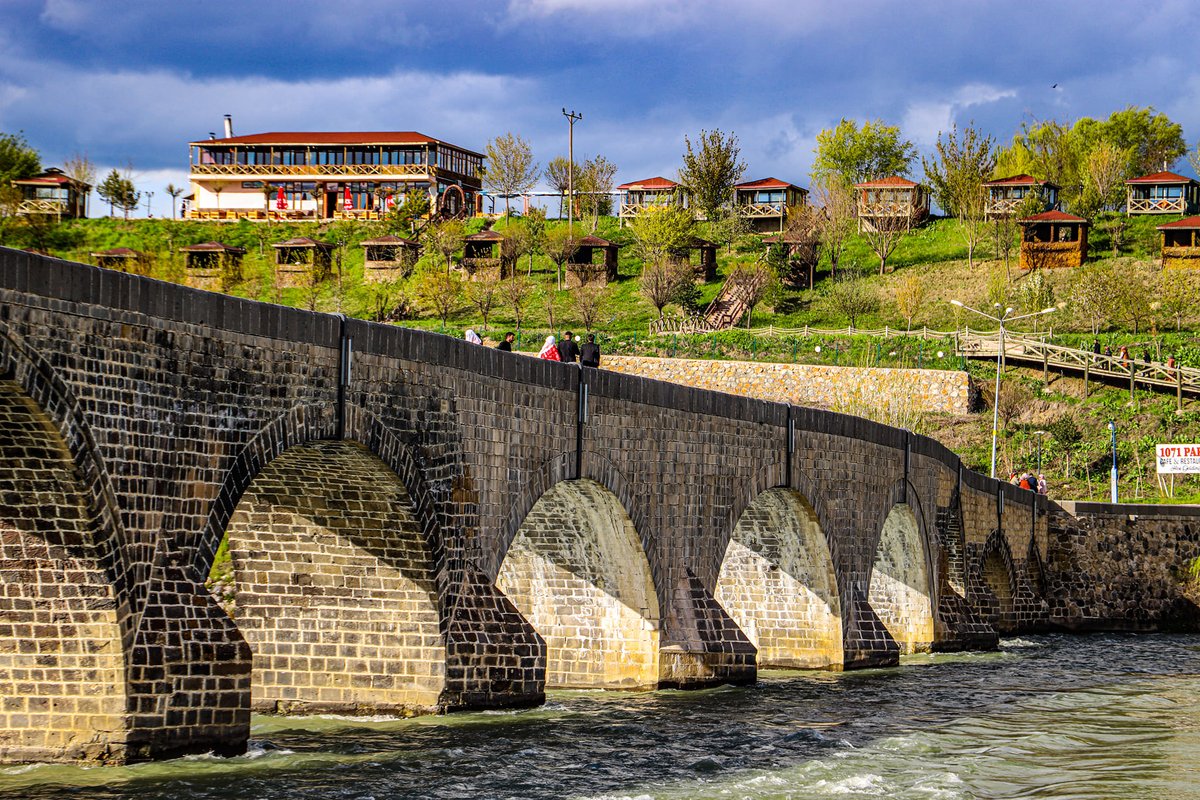MusTanitim's tweet photo. Güzel Muşumdan, güzel manzaralar..
Özleyenlere gelsin 😍
📌 Tarihi Murat Köprüsü

📸 Sedat Küçükoğlu https://t.co/Ys0h5jJWhZ
